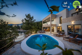 Villa Neptune, Starigrad